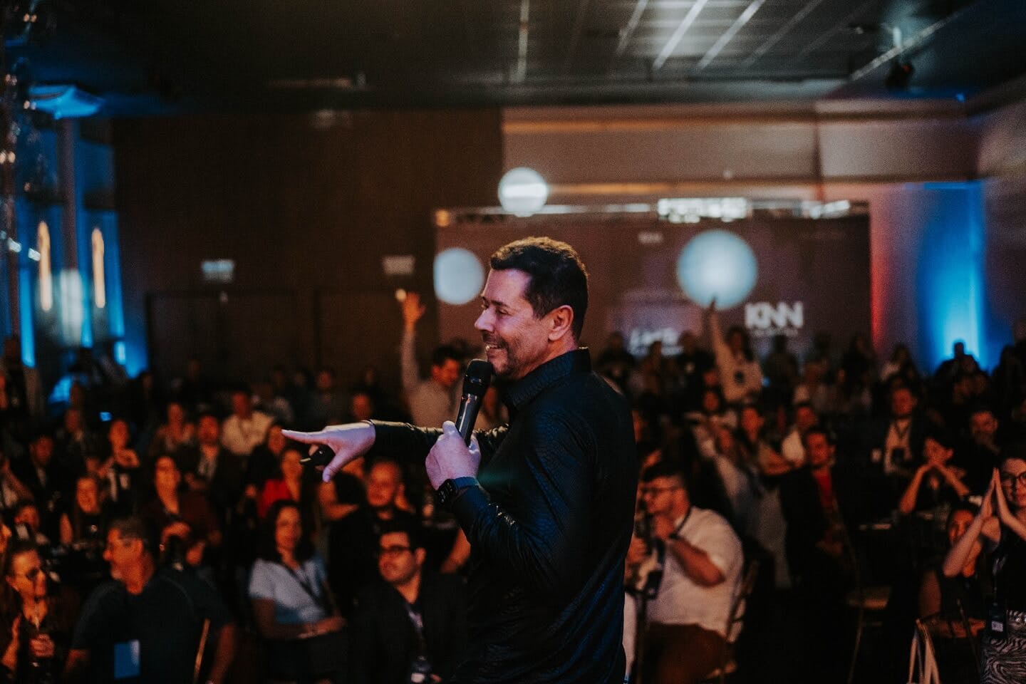 Reginaldo Kaeneêne na convenção de franqueados 2025 da KNN Idiomas.