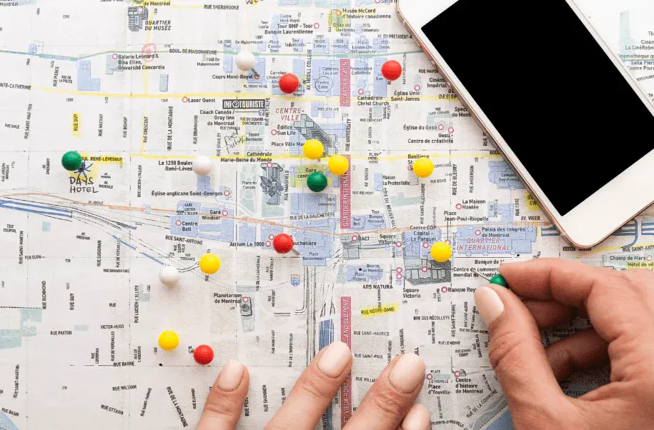  Mapa com pontos marcados por alfinetes.