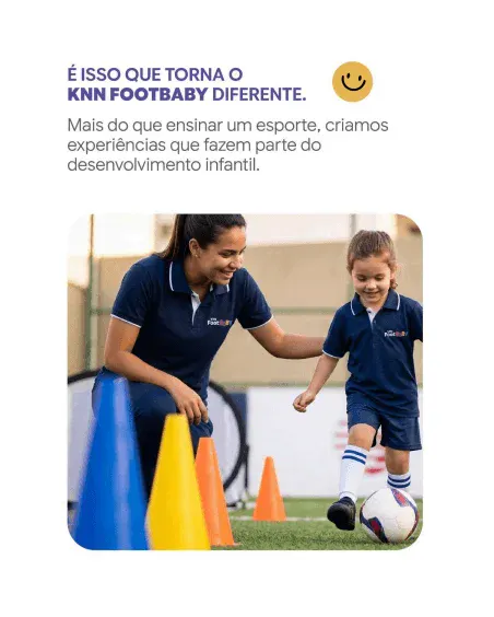 Instrutora sorridente conduz atividades de futebol com uma criança em campo, entre cones coloridos, em campanha esportiva de desenvolvimento infantil.