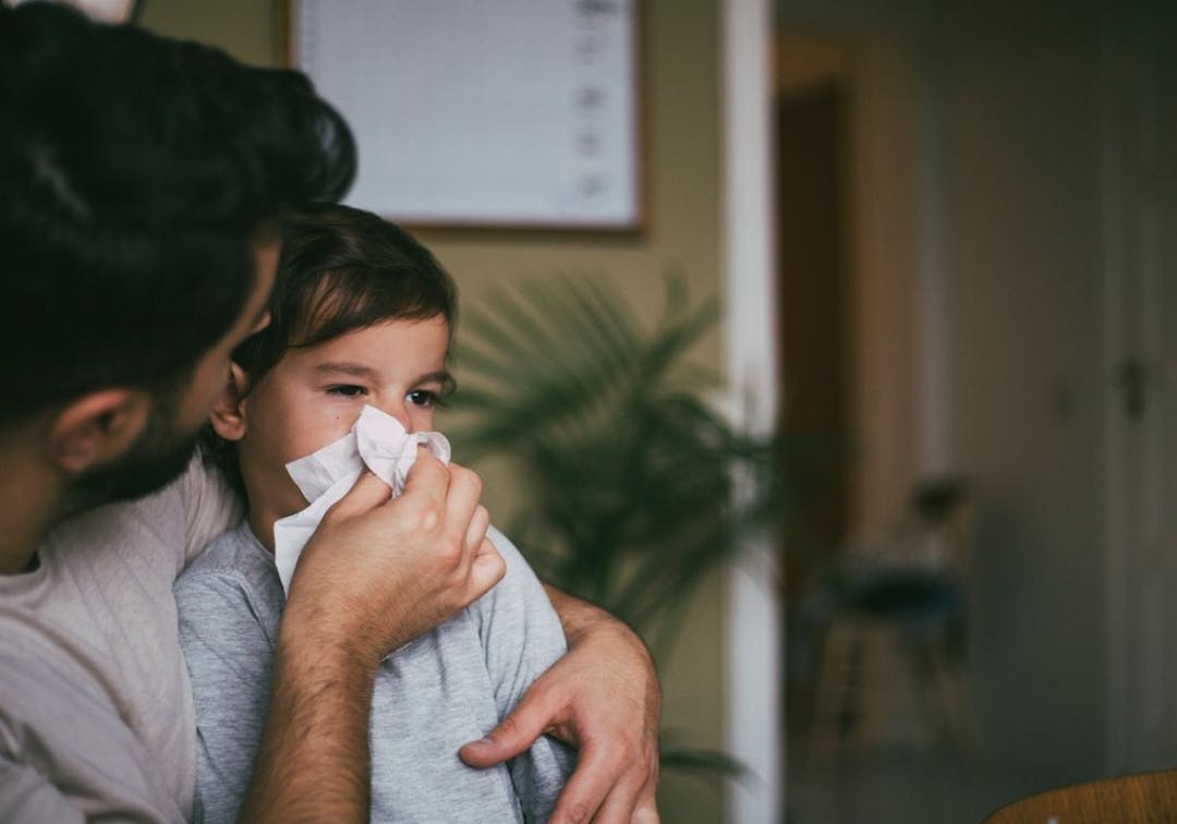 Pappa och snorig son