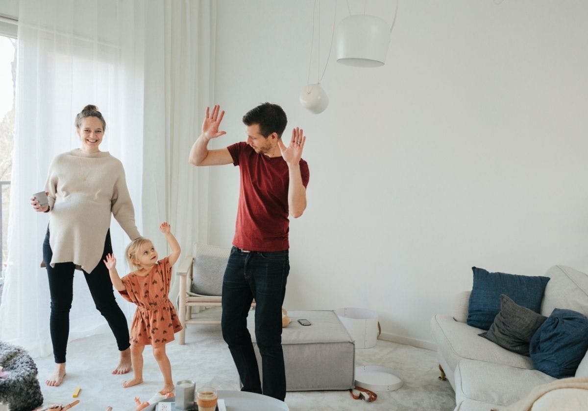 Familj som dansar