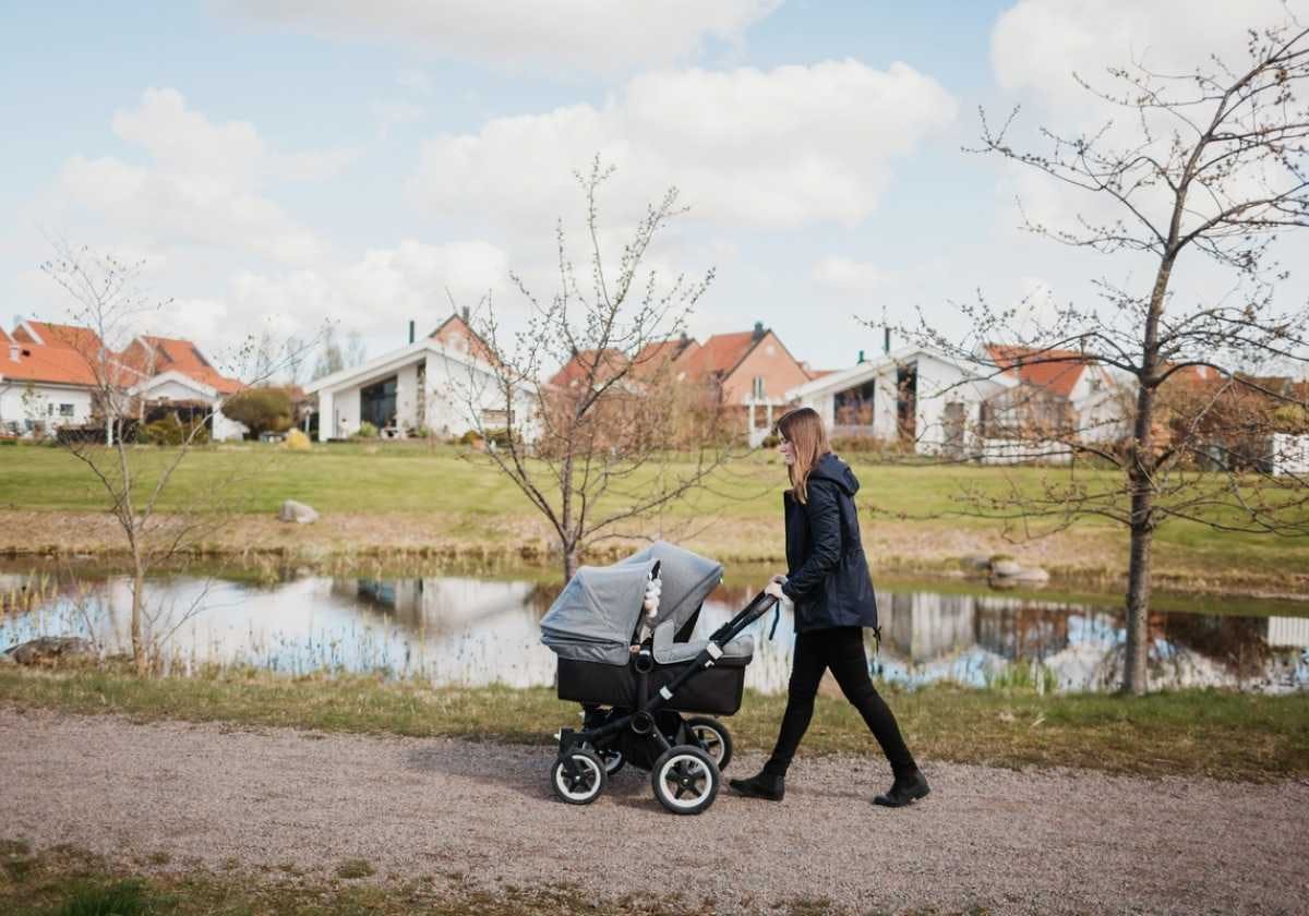 Mamma promenerar