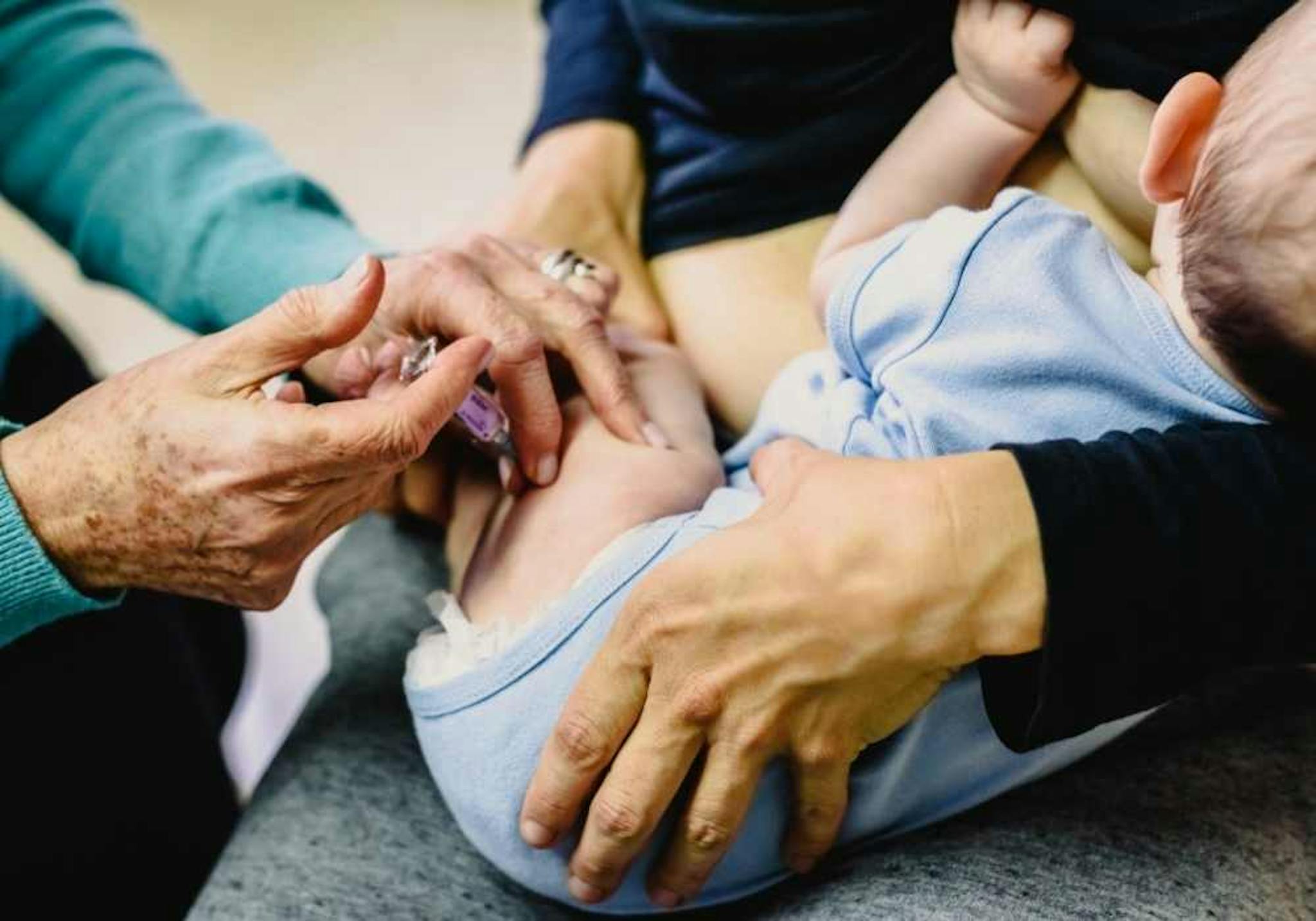 Bebis får vaccin