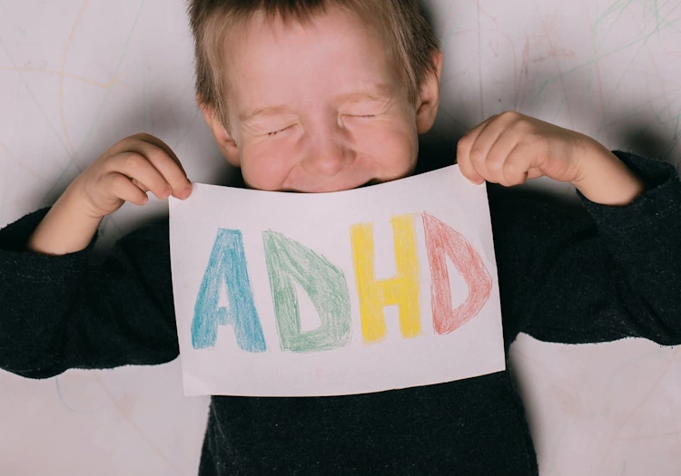 Barn med lapp ADHD