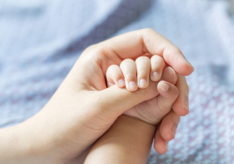 bebis och hand