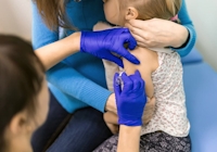 Barn som får vaccinspruta i armen