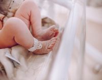 Nyfödd bebis på sjukhus