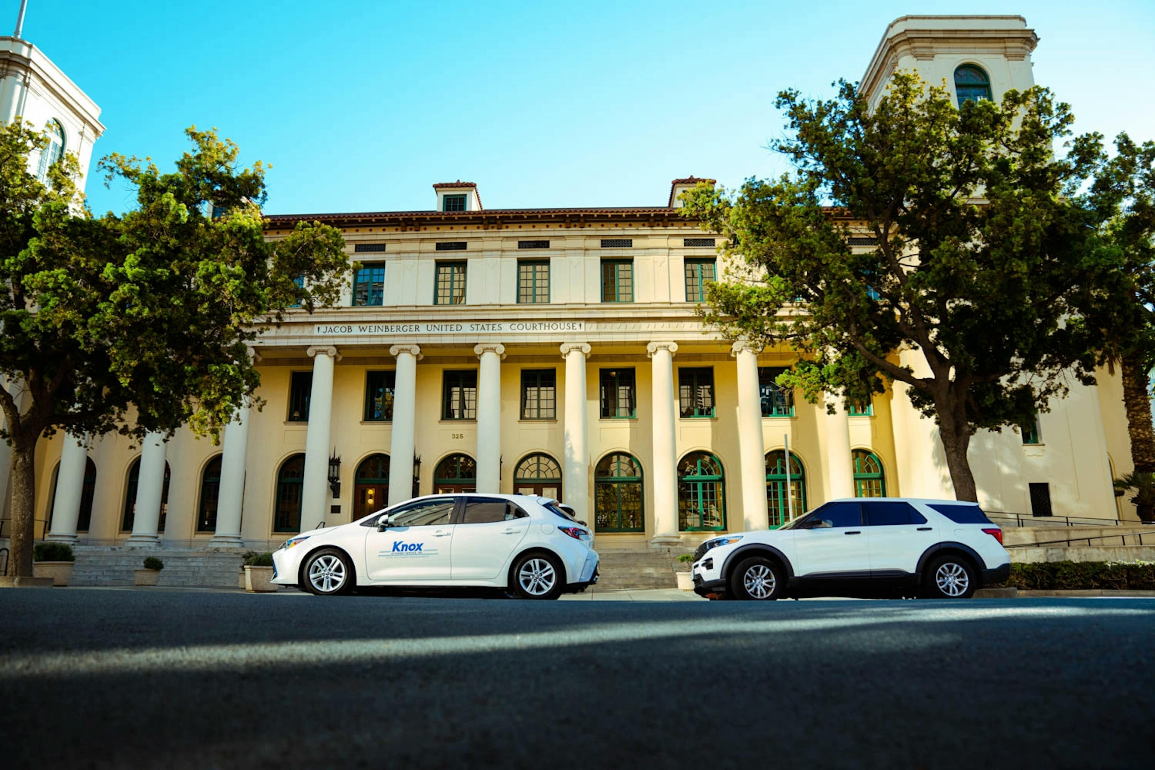 Knox Services mobile notary service at courthouse