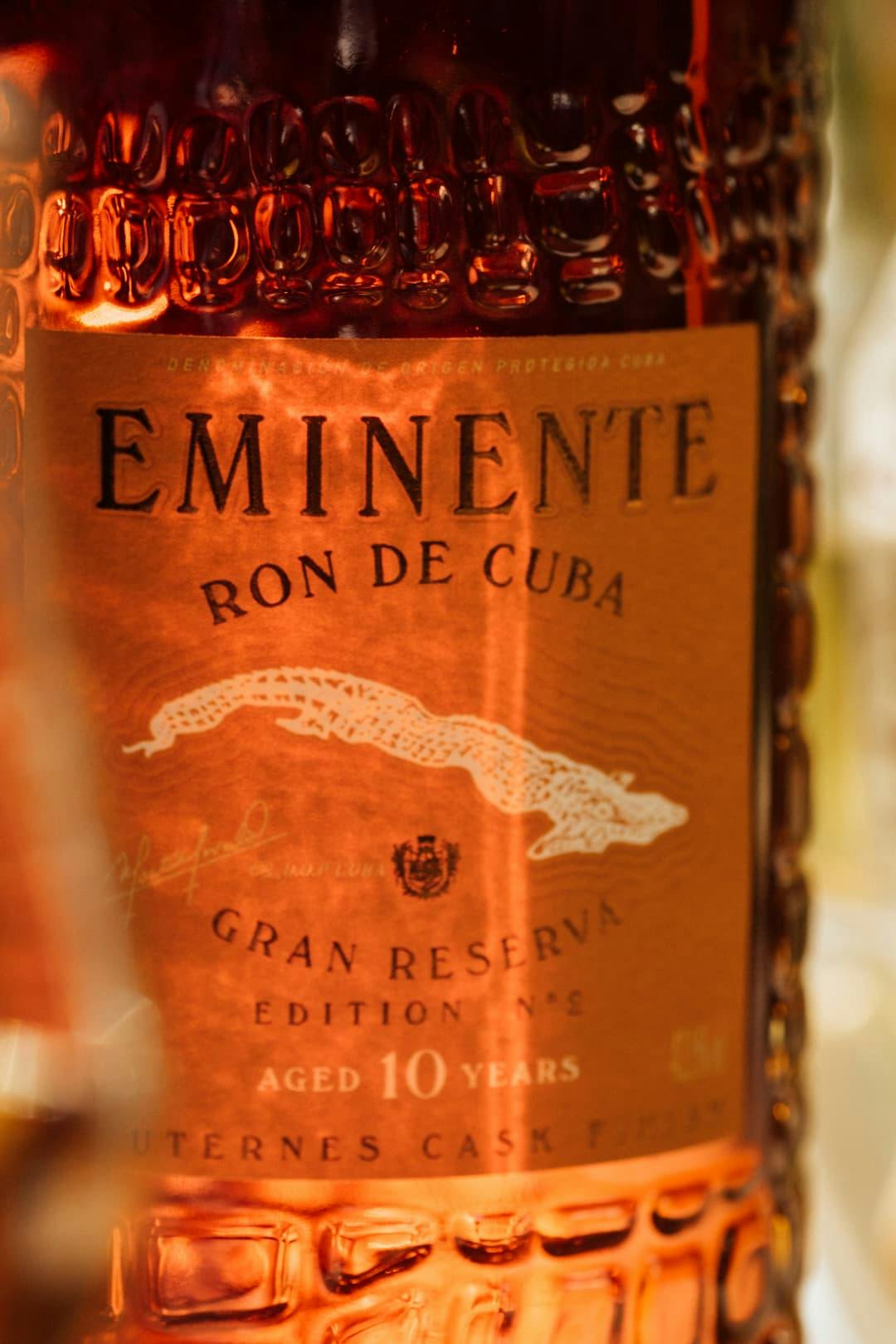 Plan serré de la bouteille Eminente Gran Reserva Edition N°2
