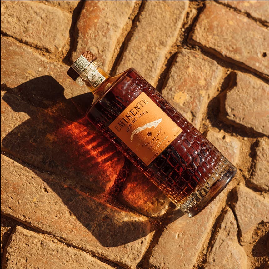 Bouteille Eminente Gran Reserva Edition N°2 sur le sol