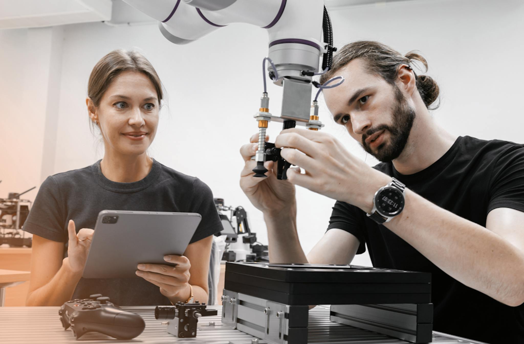 two-pople-study-robotics