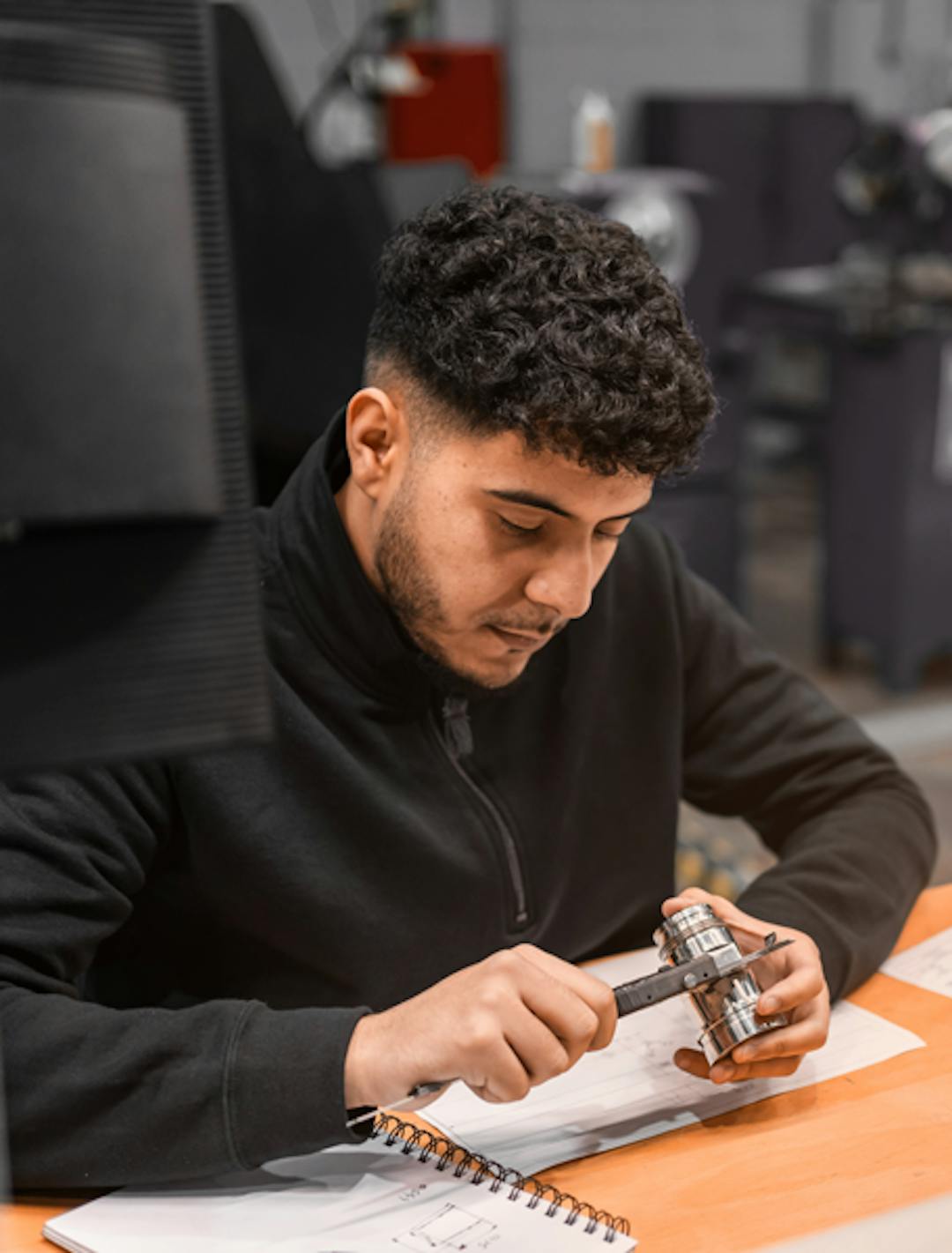 person-mater-ngt-med-matsticka