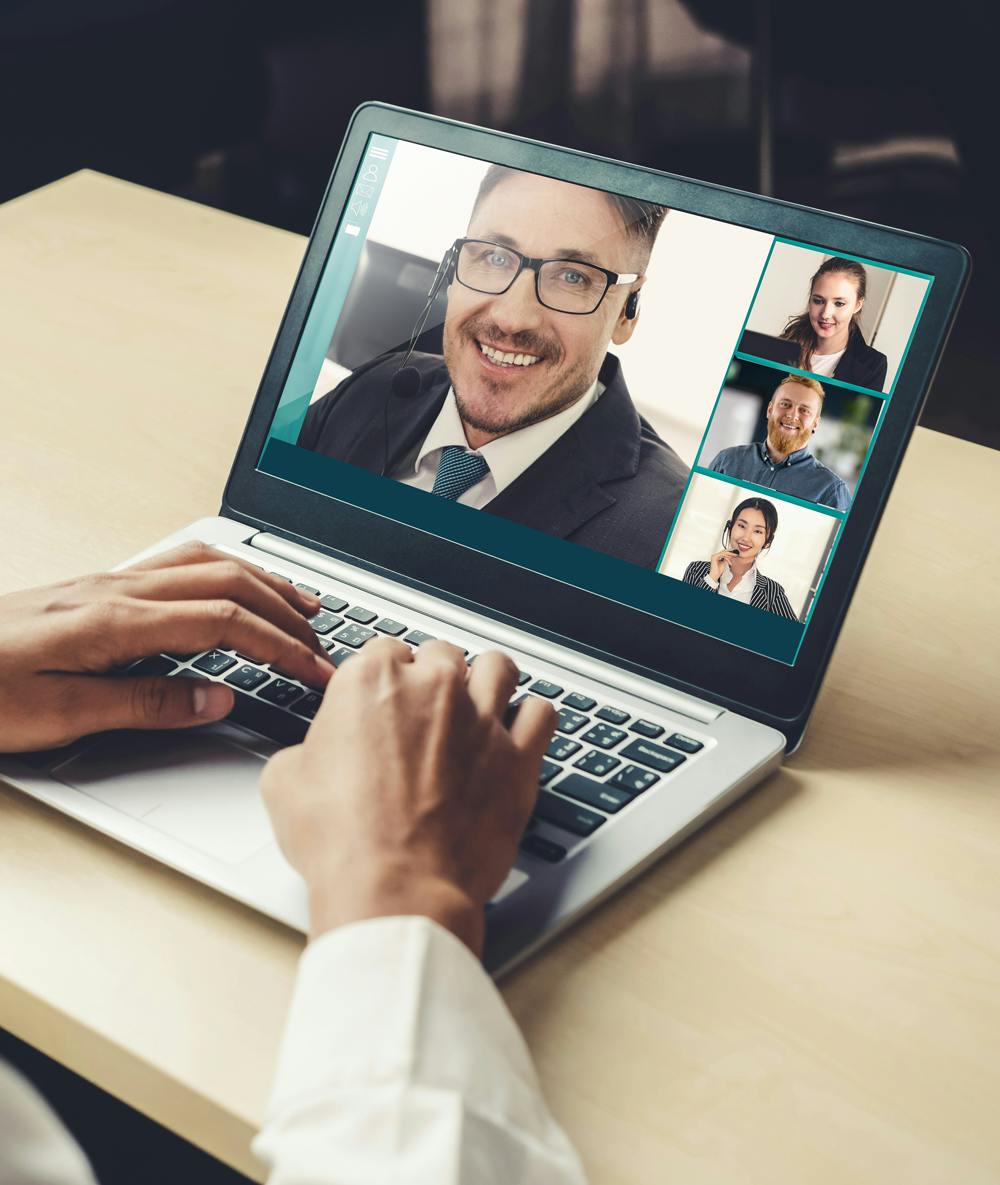 videomote-lap-top-pa-skrivbord