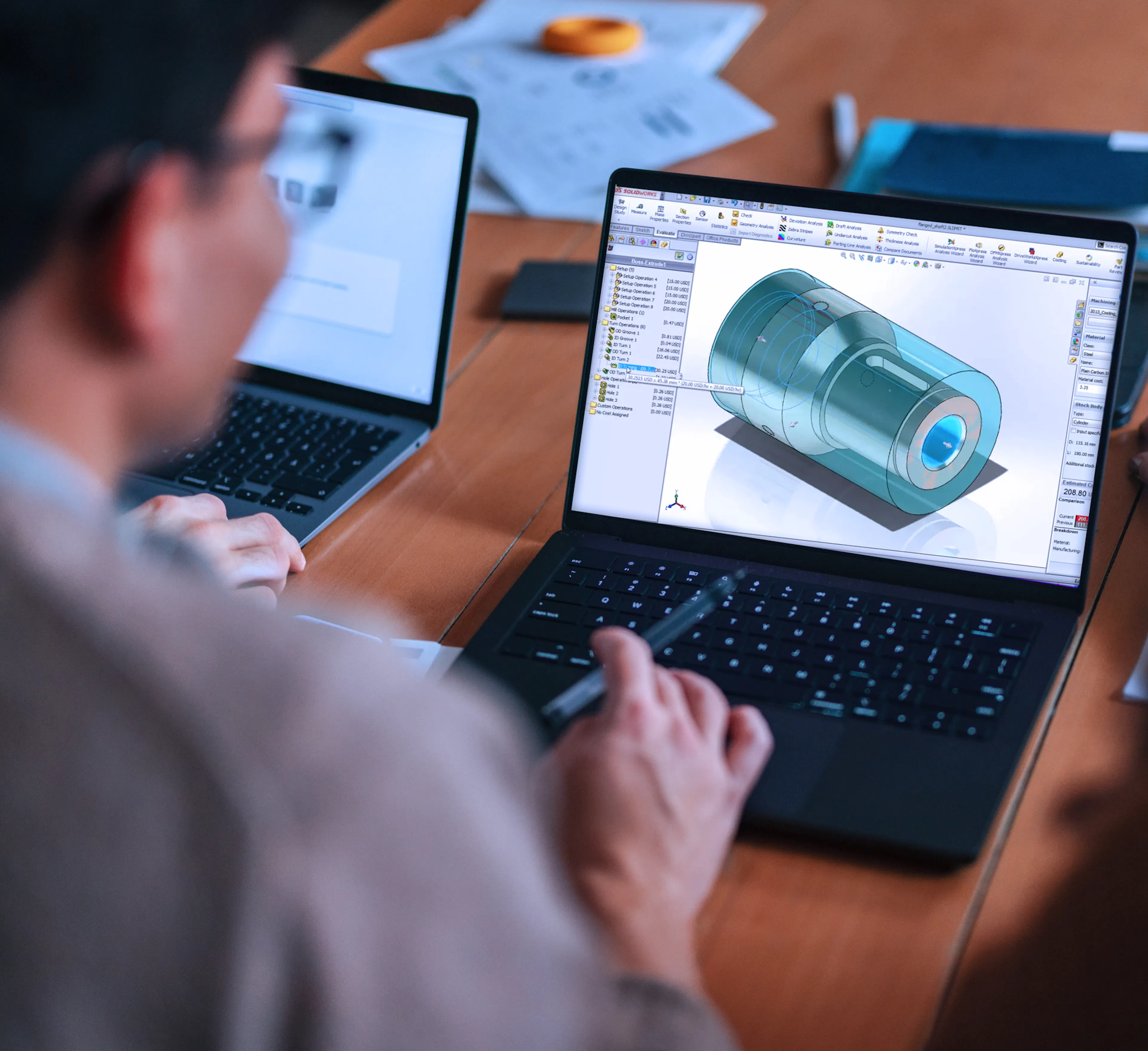 CAD-ritning-dator-person-studerar