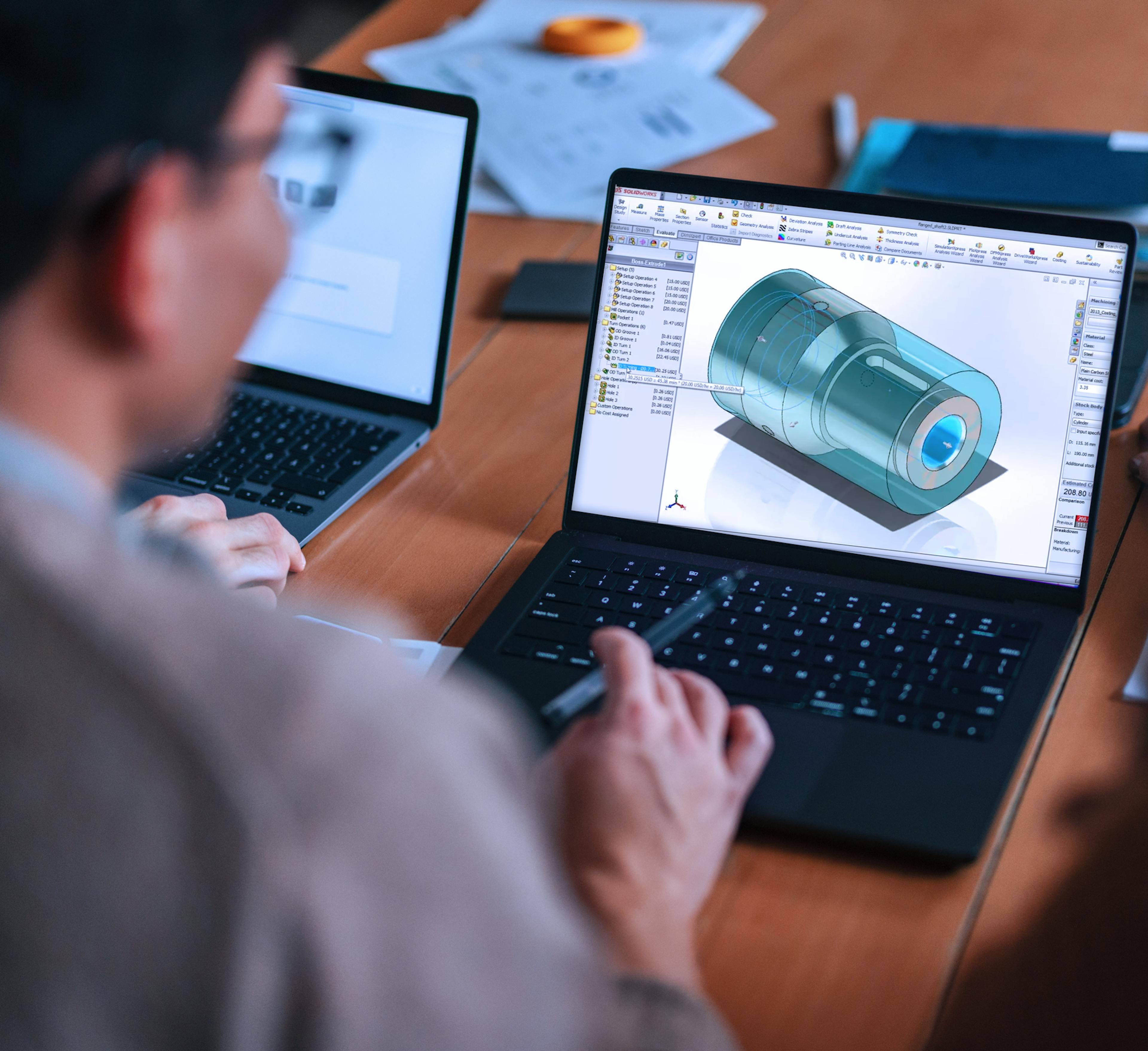 CAD-ritning-dator-person-studerar