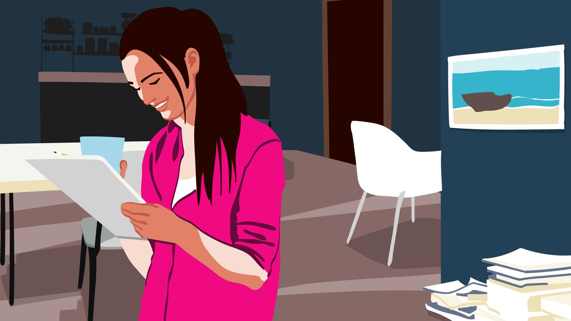 Junge Frau mit schwarzen Haaren freut sich über einen am Tablet getätigten Online-Einkauf.