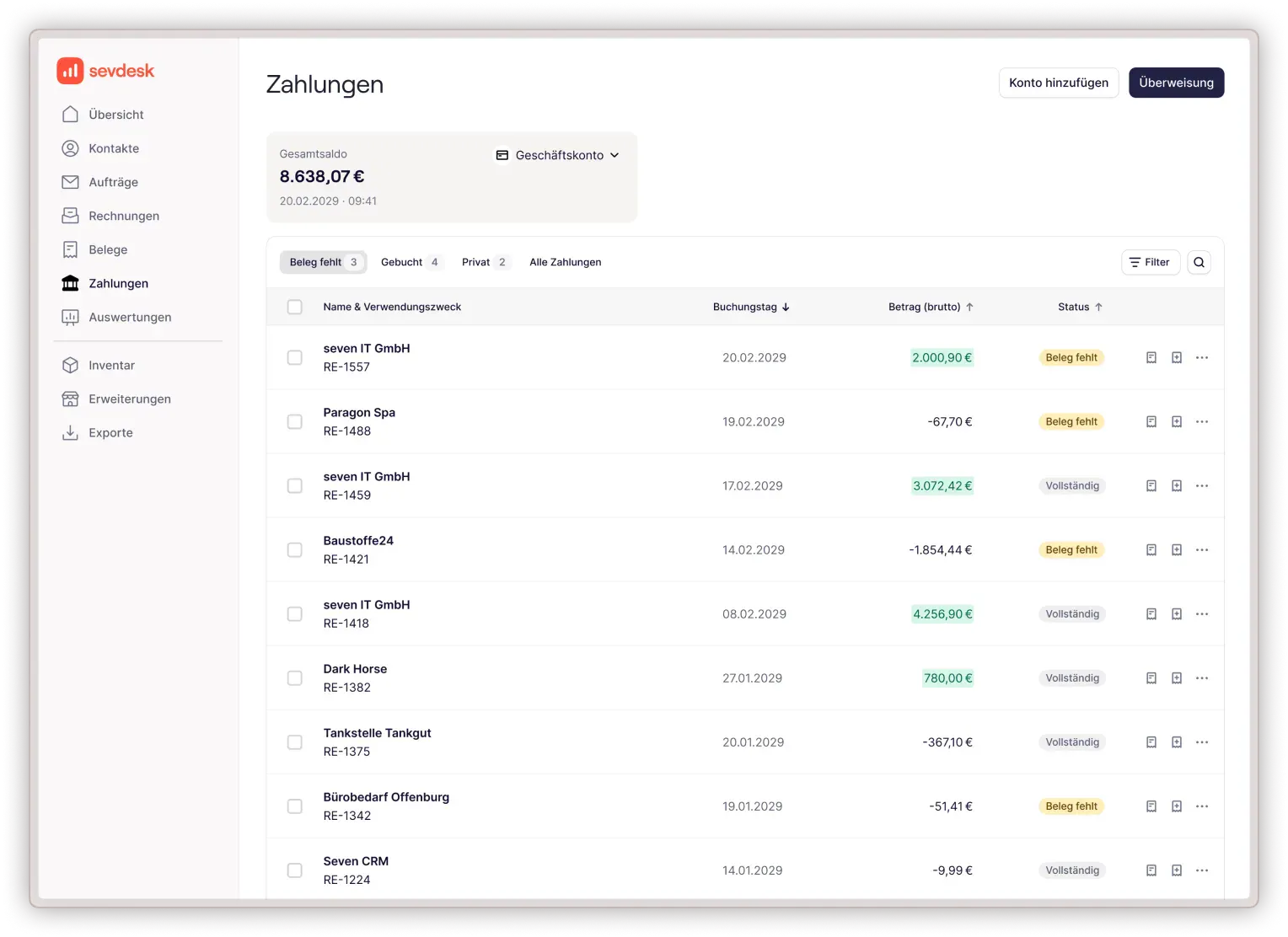 Die sevdesk-Benutzeroberfläche auf einem Desktop-Computer bei der Erfassung von Banktransaktionen in der Software.