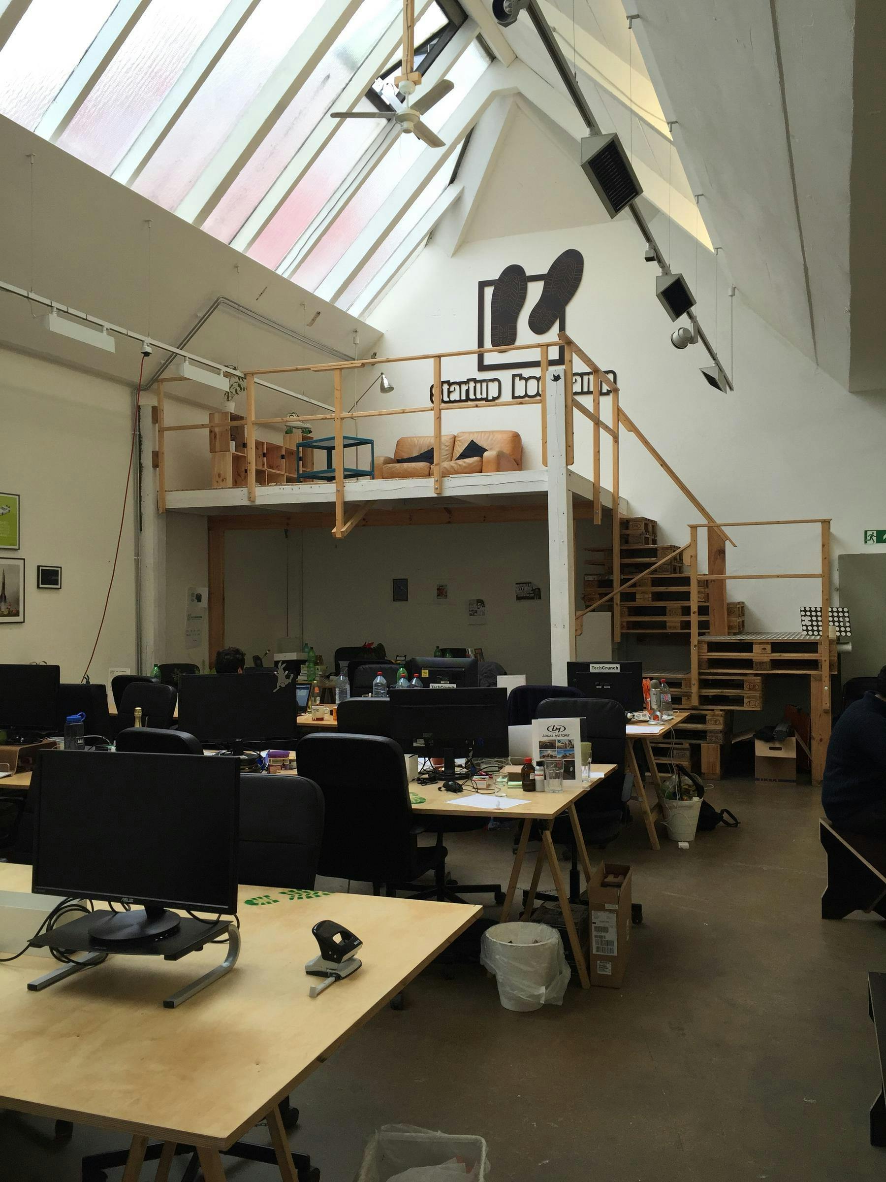 rainmaking_loft_coworkingroom1
