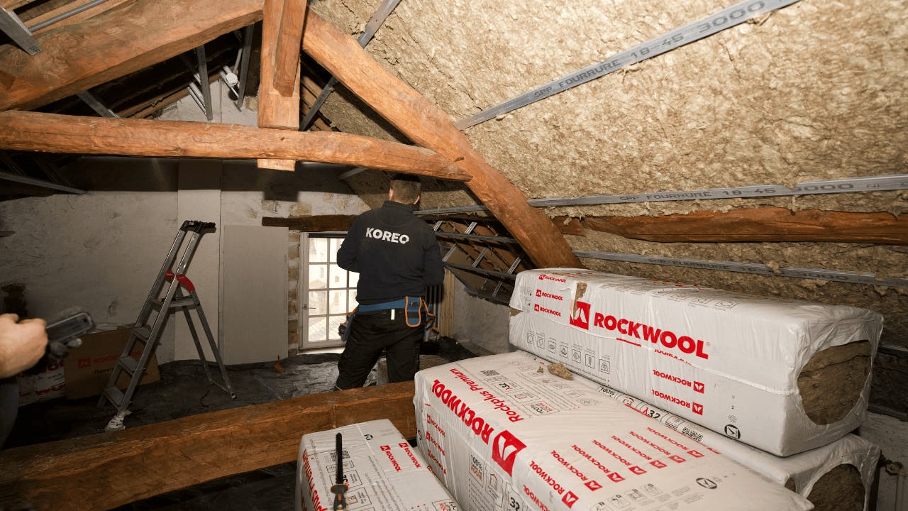 Expert Koréo dans les combles pour travaux d'isolation