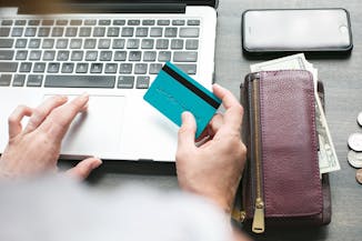 3 måter å delbetale kredittkortregningen på
