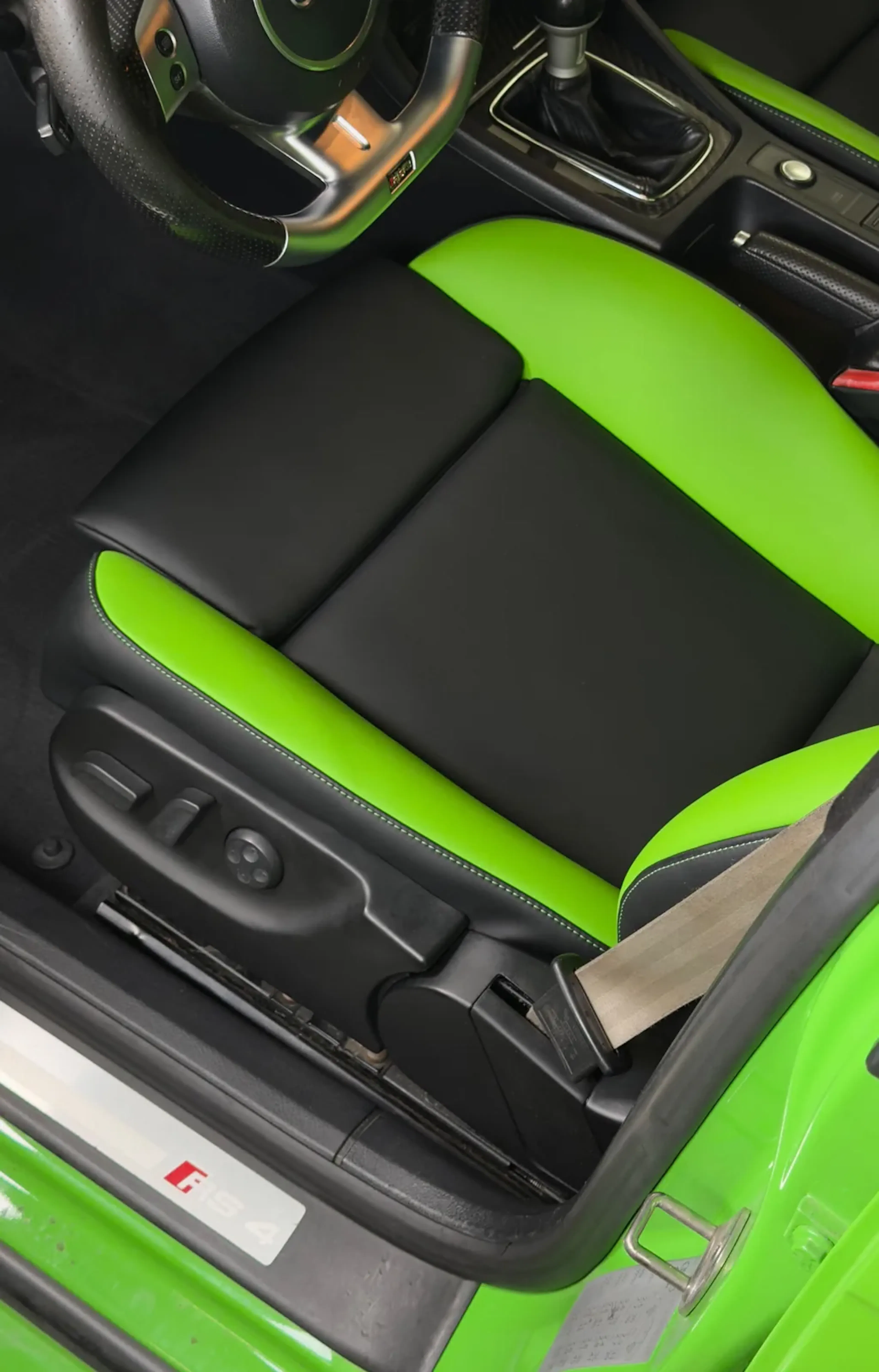Interiér Audi RS4 po renovácii