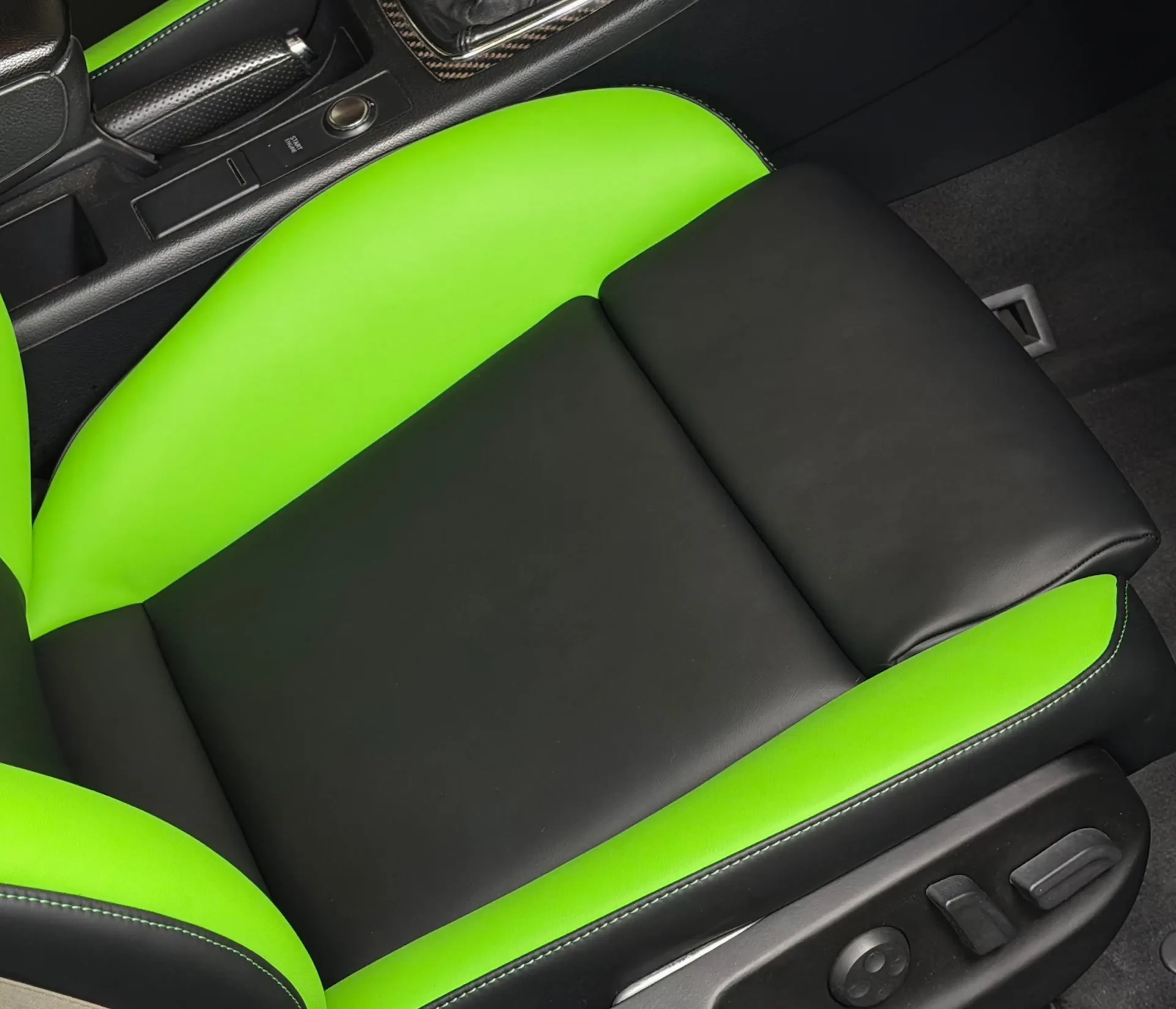 Sedadlo a konzola Audi RS4 po renovácii