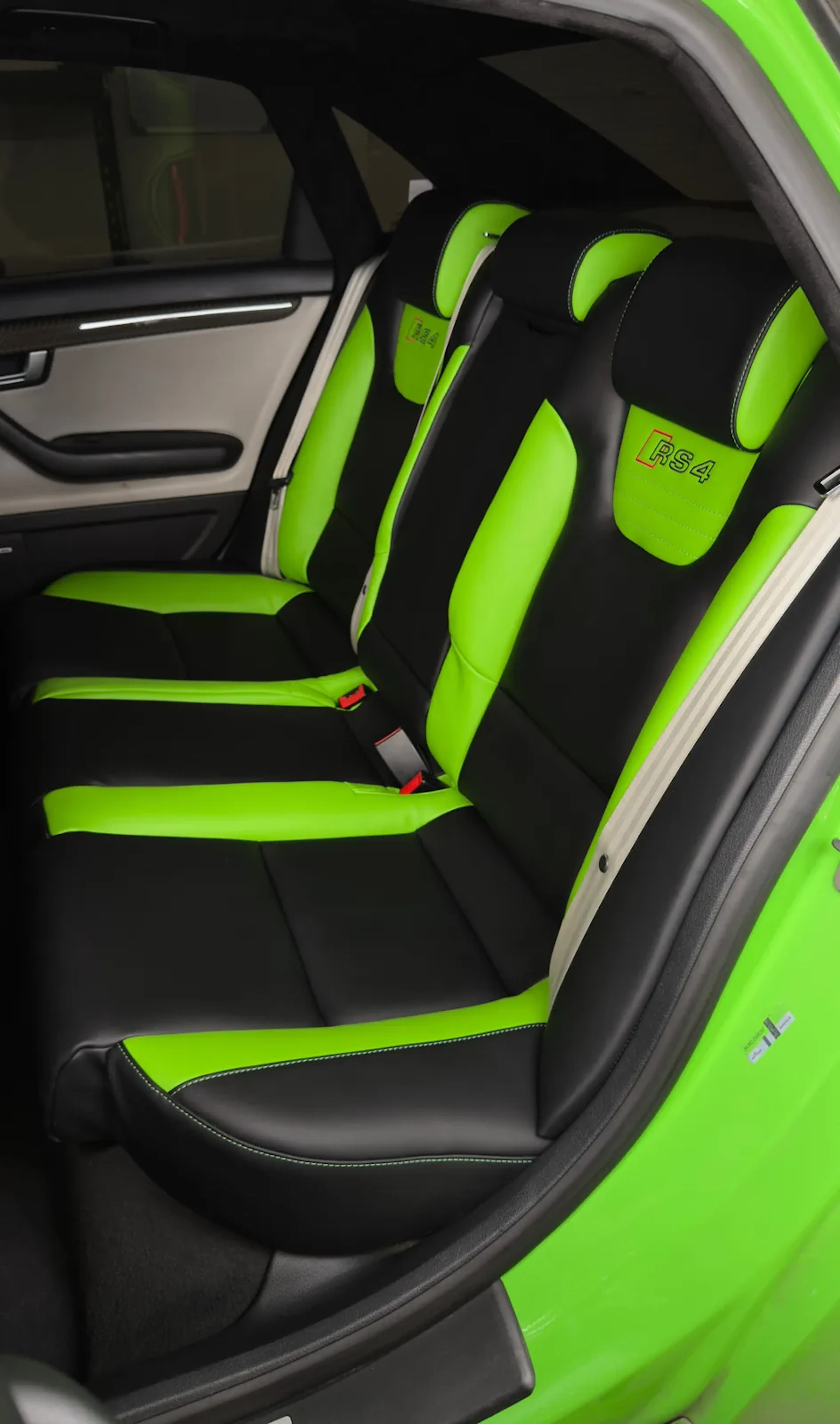 Zadné sedadlá Audi RS4 po renovácii