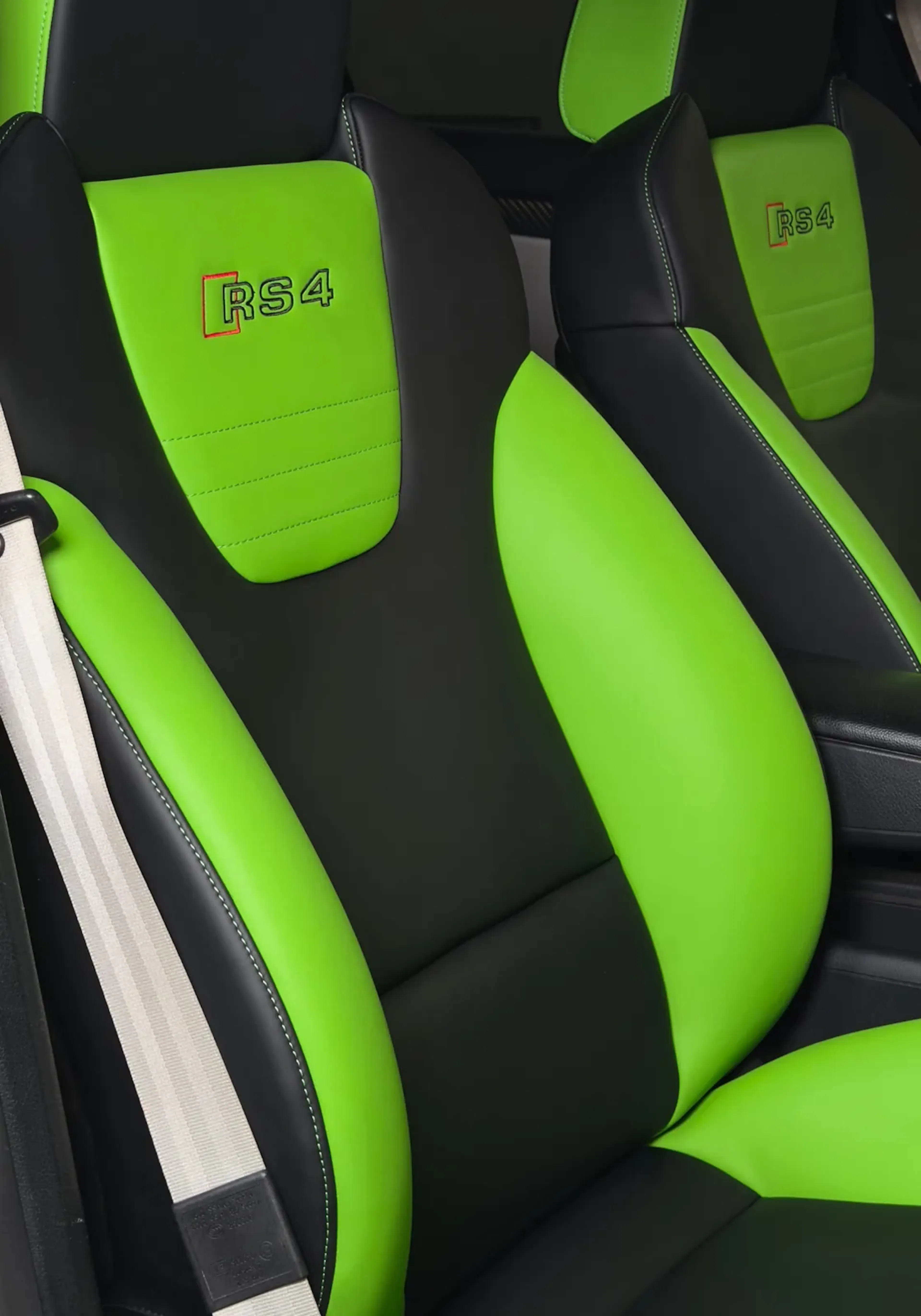 Predné sedadlá Audi RS4 po renovácii