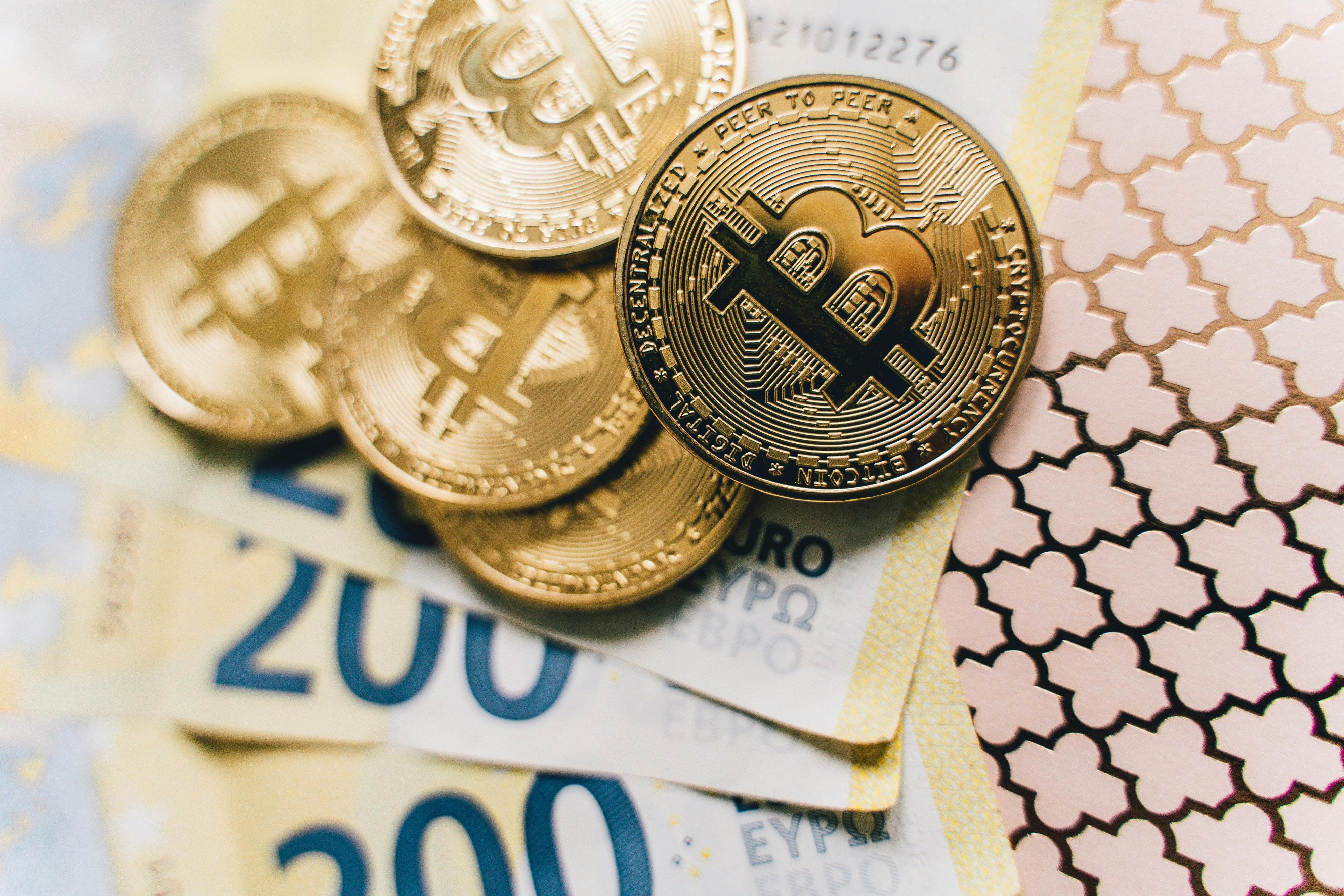 Bitcoins och sedlar
