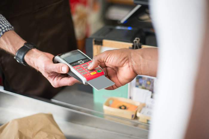 Därför ska du betala i lokal valuta utomlands