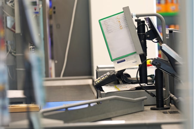 IT-attacken mot matvarukedjan Coop är ett exempel på vad som kan hända om butiker inte tar emot kontanter och får problem. Foto: Jeppe Gustafsson/Shutterstock.com