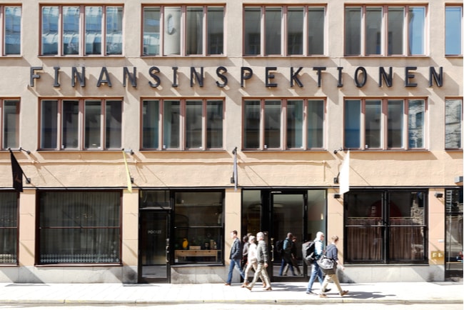 När näringslivet är i kris måste bankerna ta sitt ansvar för att hålla ekonomin stabil, anser Finansinspektionen. Foto: Roland Magnusson/Shutterstock.com
