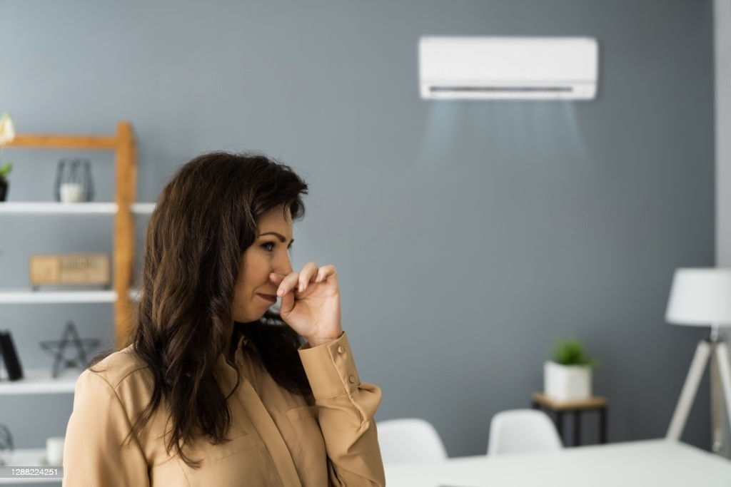 Poor Smell of AC