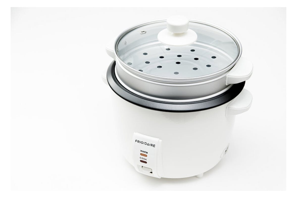 Frigidaire FD8010 5-Cup Rice Cooker 220 Volts Export Only - Not for US –  Portugalia Sales Inc