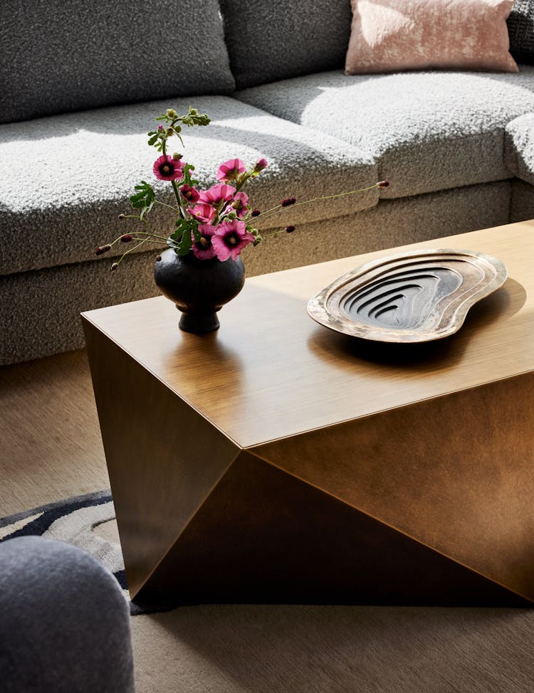 Kristen-Peña-Interiors-San-Francisco-Pied-A-Terre-Living-Room-Coffee-Table