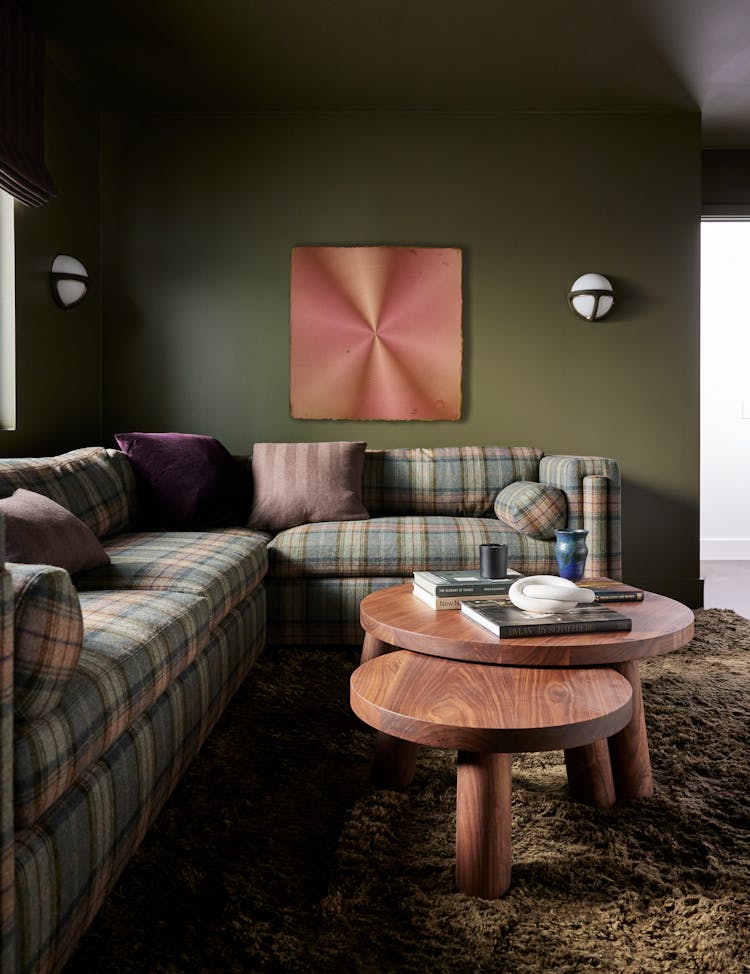 Kristen-Peña-Interiors-Woodside-Home-Family-Room-Couch