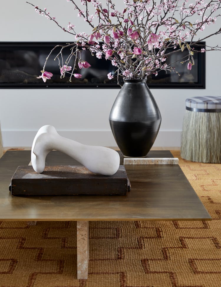 Kristen-Peña-Interiors-Napa-Home-Living-Room-Table-Decor