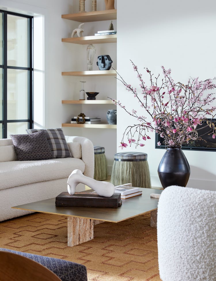 Kristen-Peña-Interiors-Napa-Home-Living-Room-Table