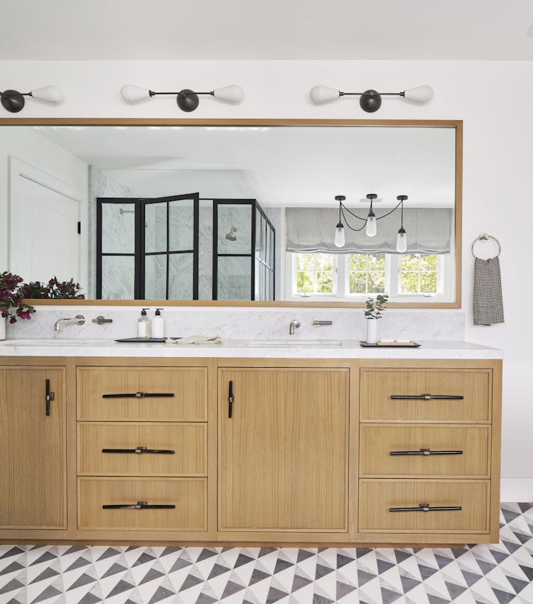 Kristen-Peña-Interiors-Burlingame-Home-Bathroom-Sink