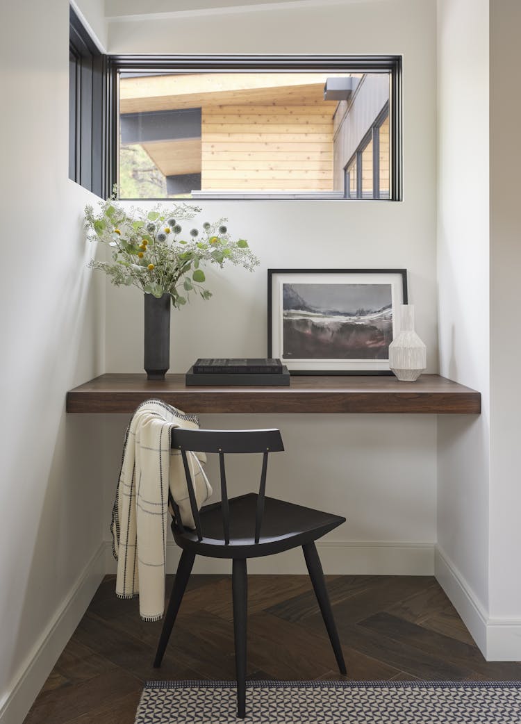 Kristen-Peña-Interiors-Lake-Tahoe-Home-Bedroom-Desk-Nook