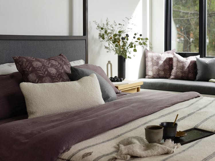 Kristen-Peña-Interiors-Lake-Tahoe-Home-Main-Bedroom-Bedding