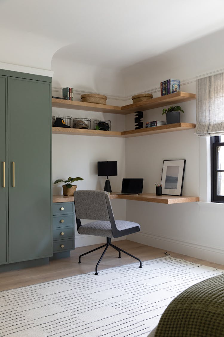 Kristen-Peña-Interiors-27th-Avenue-Home-Boys-Room-Desk