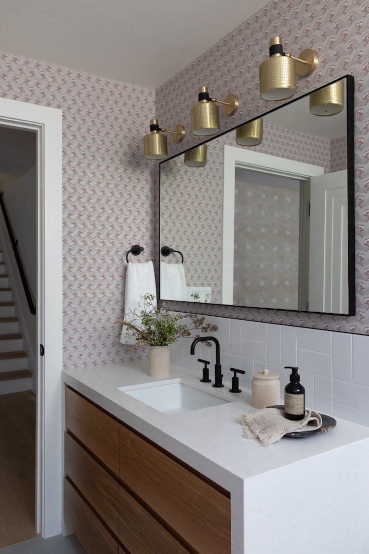 Kristen-Peña-Interiors-27th-Avenue-Home-Lower-Guest-Bathroom