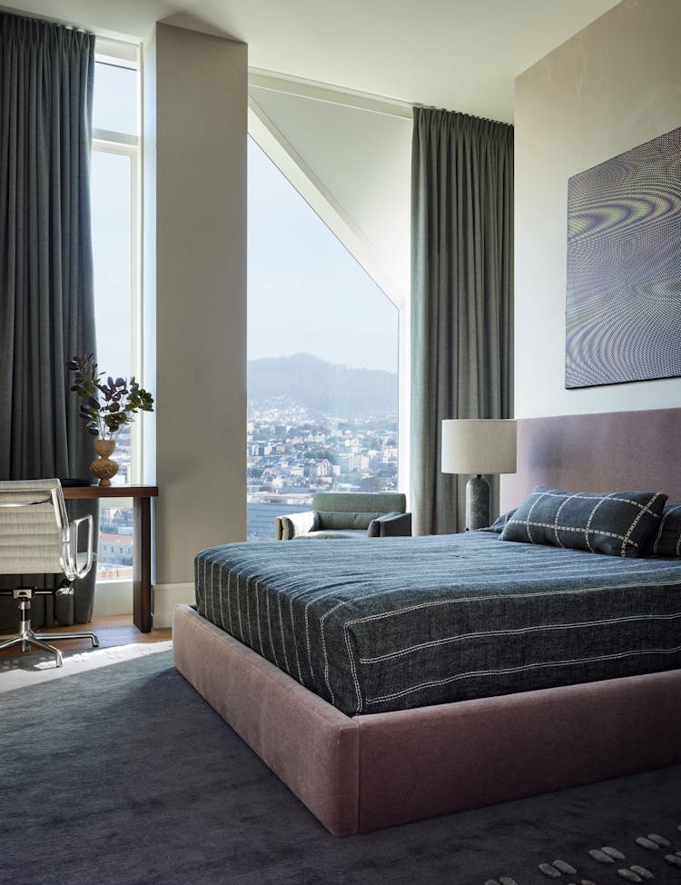 Kristen-Peña-Interiors-San-Francisco-Pied-A-Terre-Bedroom-Comforter