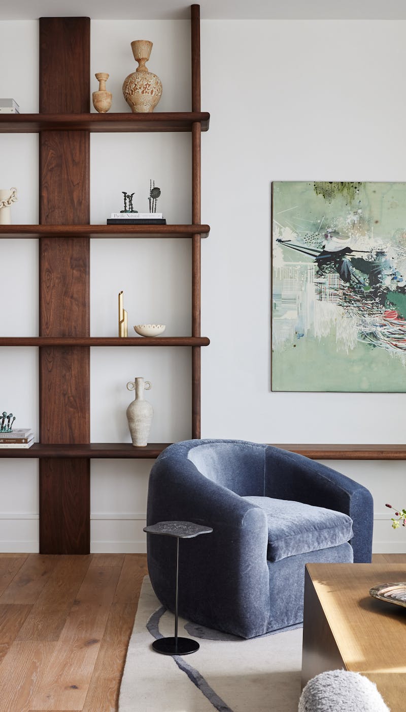 Kristen-Peña-Interiors-San-Francisco-Pied-A-Terre-Living-Room-Bookshelf
