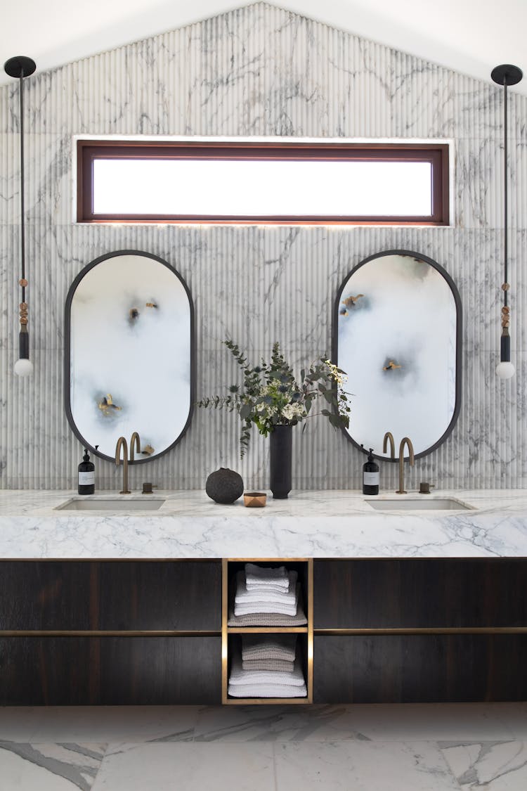 Kristen-Peña-Interiors-Miramar-Terrace-Home-Bathroom-Sinks