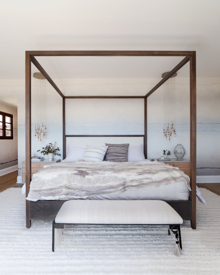 Kristen-Peña-Interiors-Miramar-Terrace-Home-Bedroom-Comforter