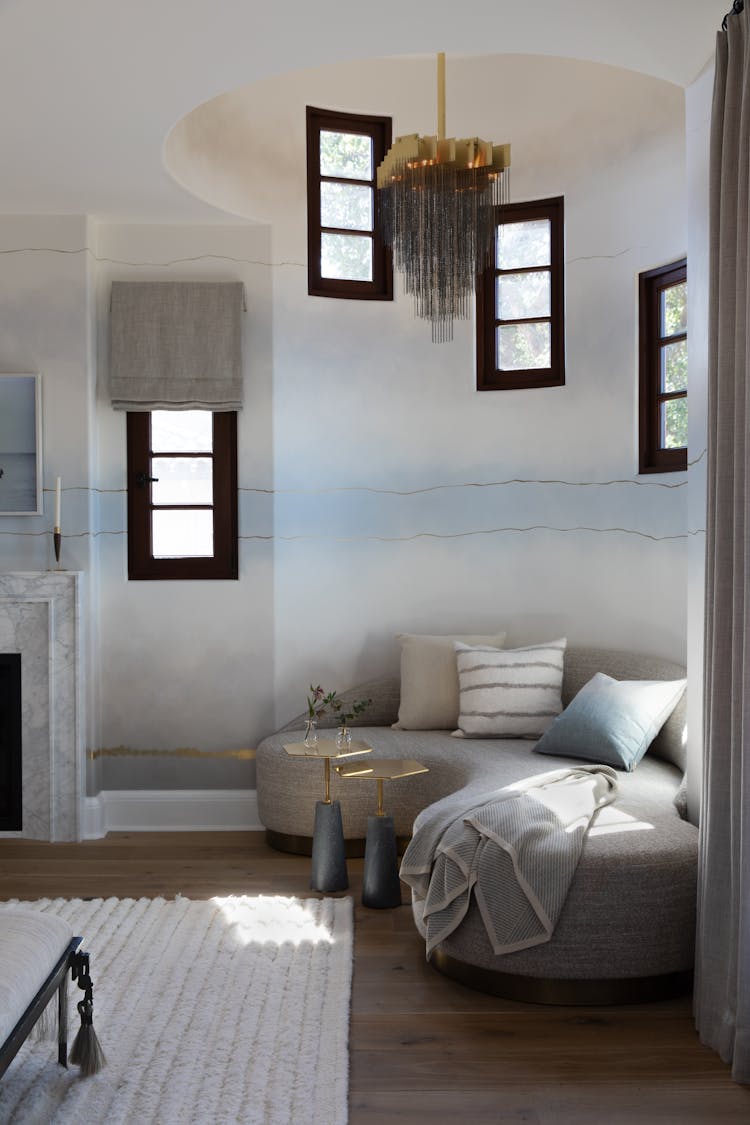 Kristen-Peña-Interiors-Miramar-Terrace-Home-Family-Room-Windows