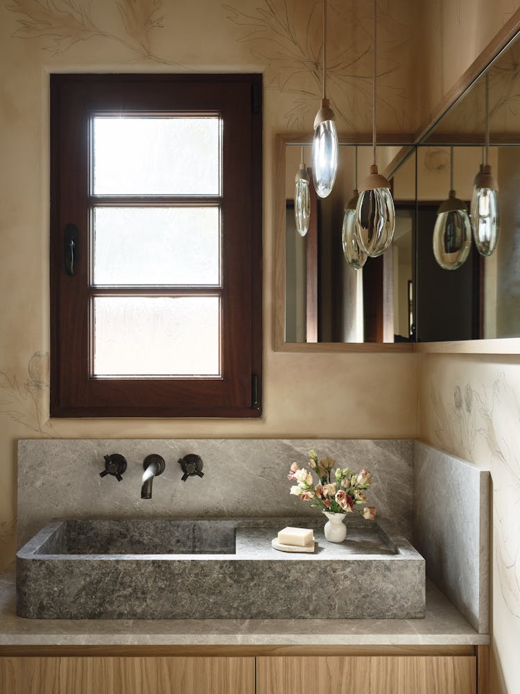 Kristen-Peña-Interiors-Miramar-Terrace-Home-Grand-Bathroom-Window