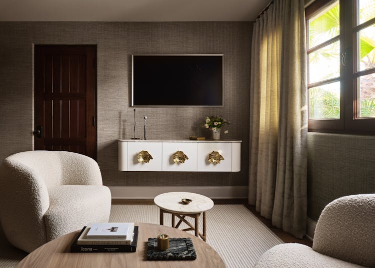Kristen-Peña-Interiors-Miramar-Terrace-Home-Lounge-Room-Television